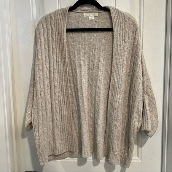 Barefoot Dreams Cream Colored CozyChic Lite Cable Shrug. Size S/M. - Picture 2 of 13